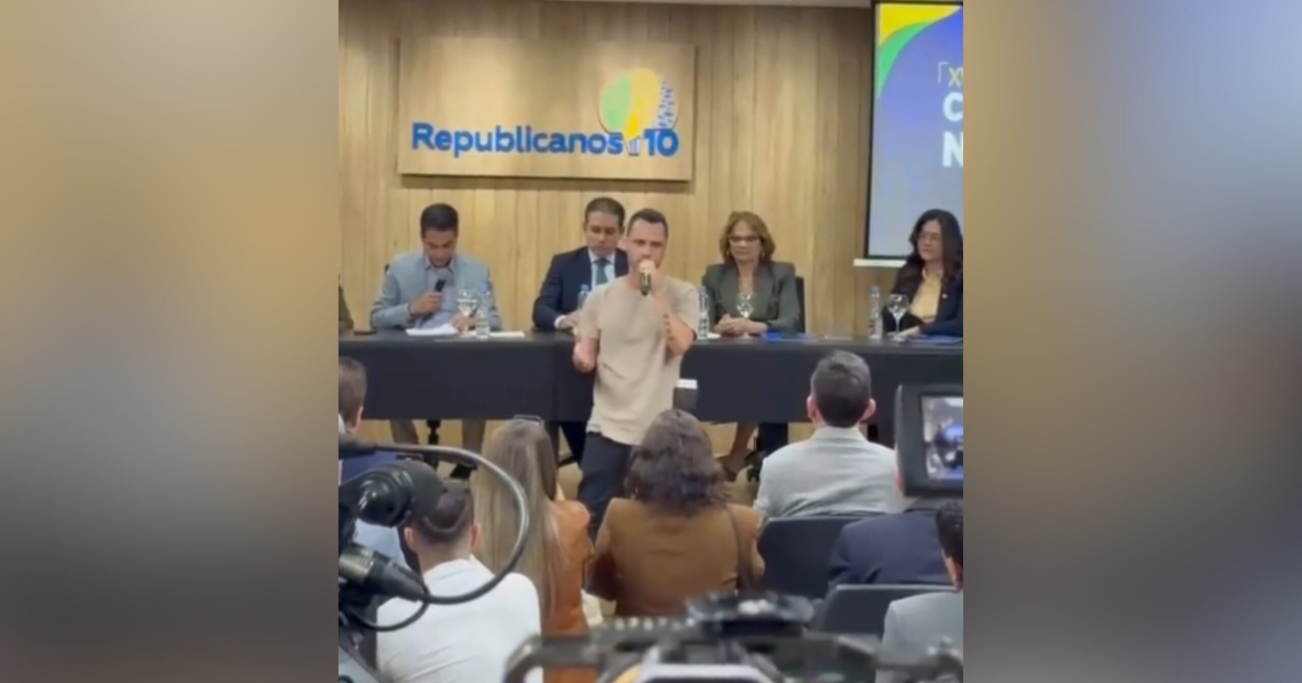 Senador muda novamente de posição durante convenção e pede que partido mantenha seu nome na disputa. Foto — reprodução redes sociais.