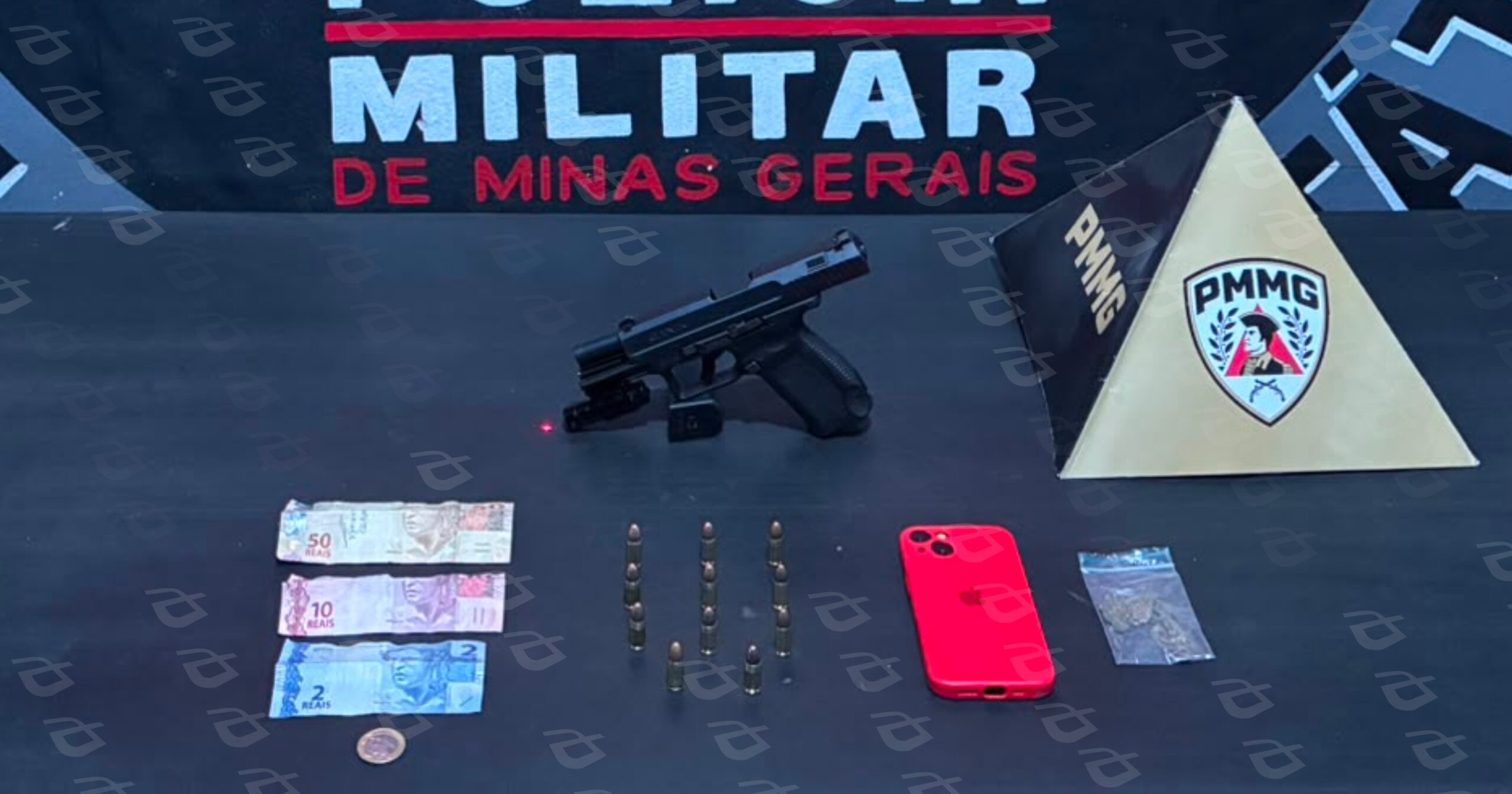 Abordagem ocorreu durante patrulhamento tático na Festa da Lapa. Foto — Polícia Militar.